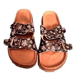 NWOT Madden girl Sandler